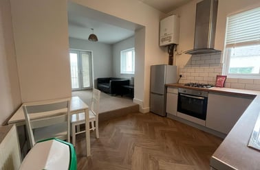 17 Woodland Terrace, Greenbank, Plymouth - Image 2